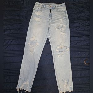 American Eagle distressed highest rise mom jean, size 8 long stretch